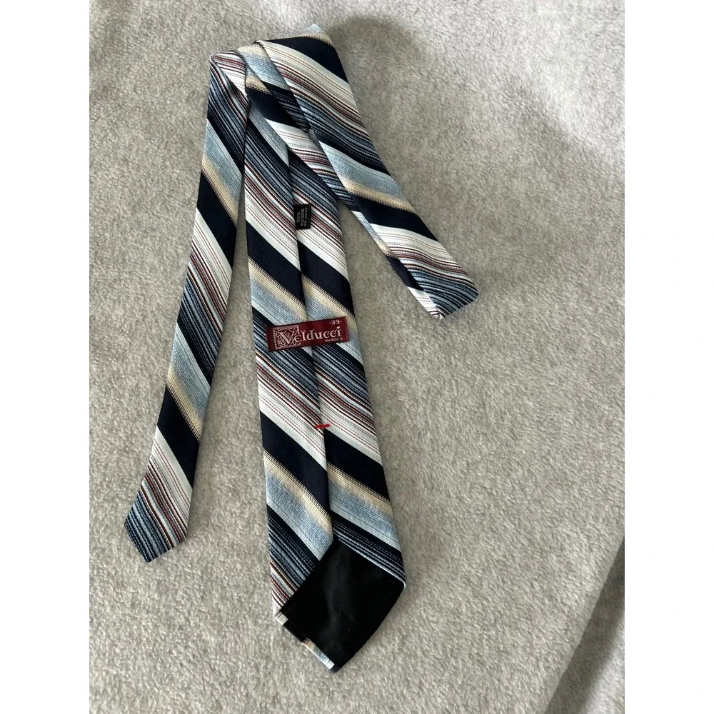 Velducci Mens Navy Blue Light Blue Cream‎ Striped Polyester Necktie RN 20170